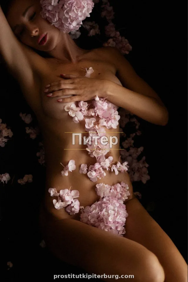 Нюра — главное фото